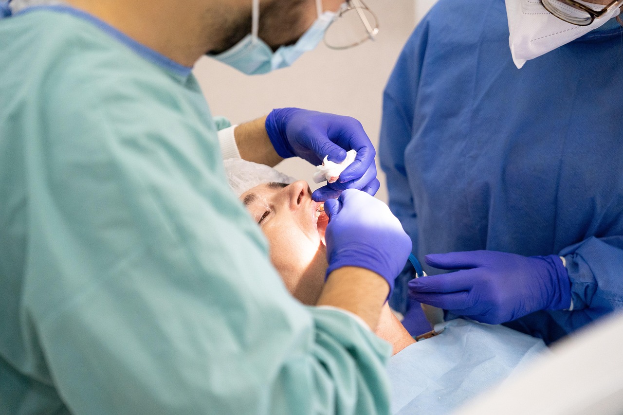 procedimento cirúrgico de implante odontológico